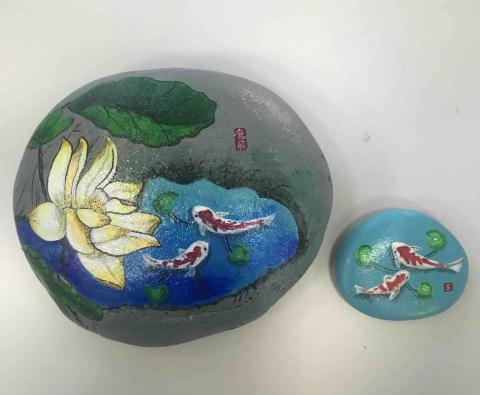 畫布、石頭彩繪(寵物、人物肖像似顏繪) - 此顆本來是練習手感用，後來有客戶喜歡訂走了，售價$800元。(小顆隨同附贈)