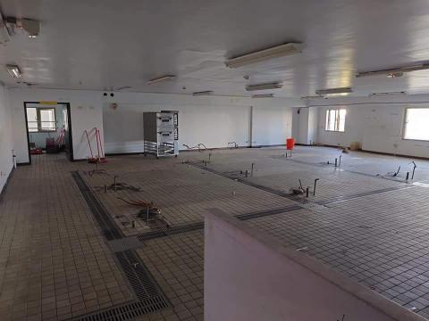 呂俊儀 - 傢俱移除中