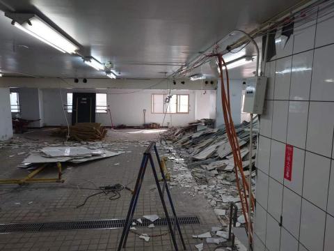 呂俊儀 - 牆壁拆除