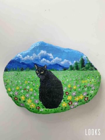 畫布、石頭彩繪(寵物、人物肖像似顏繪) - 石頭彩繪顯特色，極具紀念、收藏價值，可適應外在環境，防水、防塵不易退色，顏料保固一年。(定價$1,500)