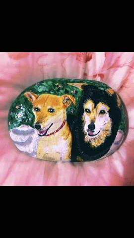 畫布、石頭彩繪(寵物、人物肖像似顏繪) - 石頭彩繪具有特色及紀念價值，此幅兩隻畫一起加價$300，定價$1,800。