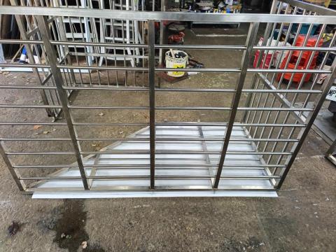 德昌鋼鋁 - 鐵窗