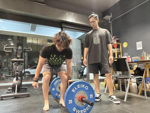 肌進份子訓練基地 - 