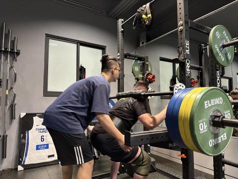 肌進份子訓練基地 - 