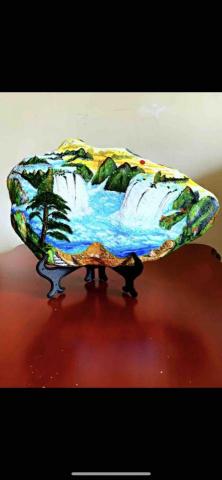 畫布、石頭彩繪(寵物、人物肖像似顏繪) - 此幅為敬贈長輩五路進財、聚寶盆風水石手繪山水畫，適合放置家中財庫方位凝聚財富。(售價$2,000元)