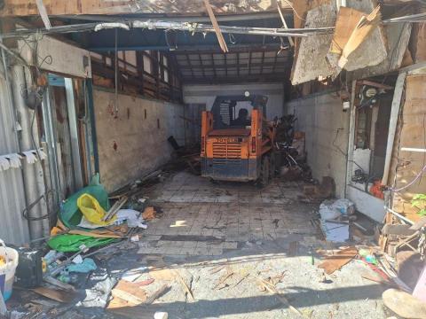 優迅拆運工程 - 施工中 優迅拆運工程 - 施工中