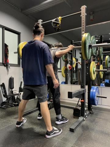 肌進份子訓練基地 - 