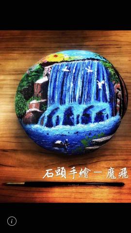 畫布、石頭彩繪(寵物、人物肖像似顏繪) - 本來是練習用，後來有客戶喜歡訂走了，售價$800元。