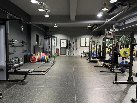 肌進份子訓練基地 - 