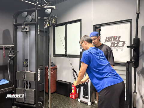 肌進份子訓練基地 - 