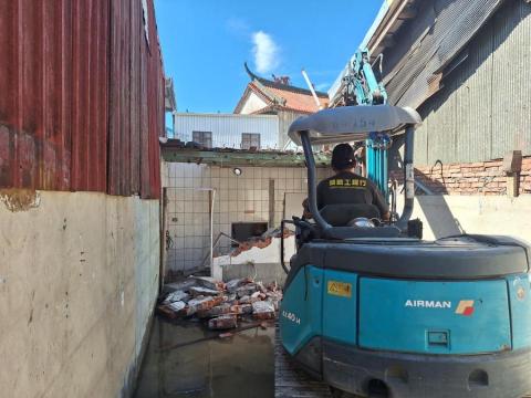 優迅拆運工程 - 施工中 優迅拆運工程 - 施工中