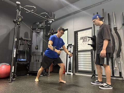 肌進份子訓練基地 - 