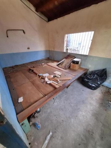 優迅拆運工程 - 後棟屋內清除雜物中 優迅拆運工程 - 後棟屋內清除雜物中