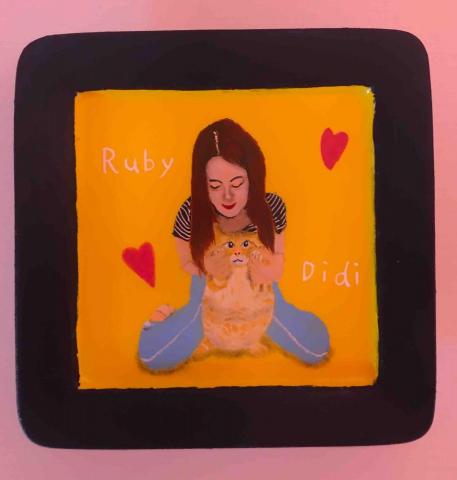 畫布、石頭彩繪(寵物、人物肖像似顏繪) - 瓷盤彩繪，此僅供擺飾，不可水洗。售價$800元。