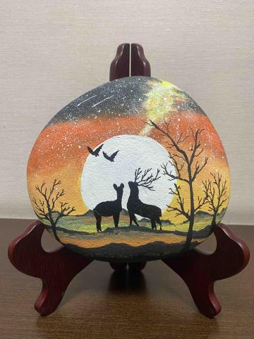 畫布、石頭彩繪(寵物、人物肖像似顏繪) - 此顆為風水石，有福祿雙喜意味，報價$800元