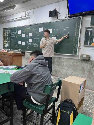 黃冠傑 老師 - 高中全英授課