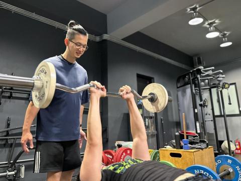 肌進份子訓練基地 - 