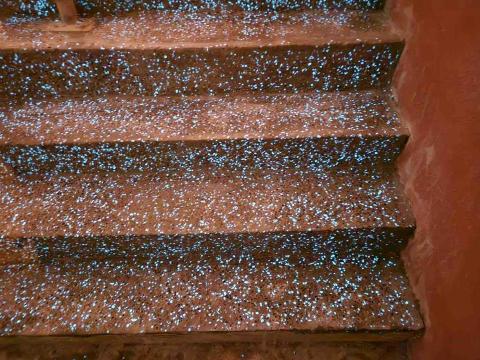 正遠鋒實業股份有限公司 - 蓄光石