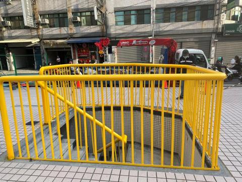 元順金屬企業股份有限公司 - 建設-扶手欄杆(漢銘醫院)