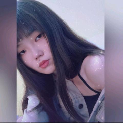 提供染黑髮服務的專家染染