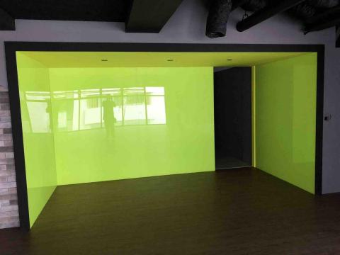 弘元裝潢有限公司 - 健身房烤漆玻璃牆面