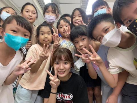 陳芷柔 - 擔任暑期夏令營授課教師。