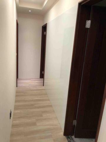 弘元裝潢有限公司 - 右側整面烤漆玻璃白板