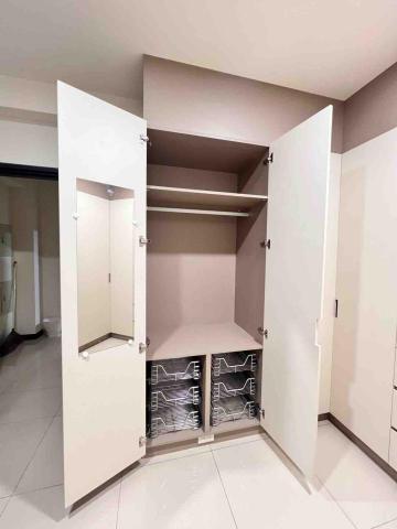 金順天工程行 - 《ㄇ字型系統衣櫃》

拉籃使用：好拿取、好分類

門片使用180度緩衝鉸鏈：照鏡角度方便

系統櫃體及門片 可自由搭配選擇板材色系