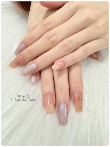 D.Rush Nail Salon - ❤️ 基本施作項目：
單色 $880 (包含基本前置保養)❤️
➻ 跳一色 (最多3色) $50
➻ 設計款式 (來圖報價) $1300起
➻ 他家卸甲續作 需要另收 $300