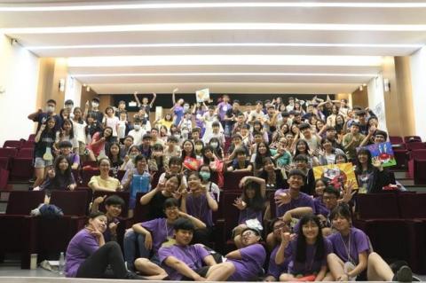 陳泰丞 - 中興大學生命科學營，帶著高中生一起上課、學習大學課程的專業實驗，擔任活動隊輔以及課堂實驗助教。