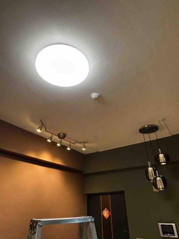 水電工程 - 幫客戶安裝燈具