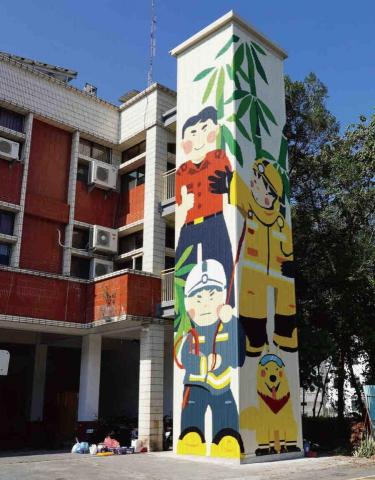 立羽工作室 - 壁畫

消防隊可愛風（圖案由設計師提供）