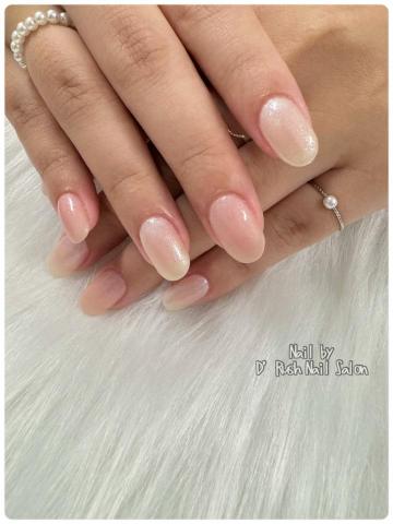 D.Rush Nail Salon - ❤️ 基本施作項目：
單色 $880 (包含基本前置保養)❤️
➻ 跳一色 (最多3色) $50
➻ 設計款式 (來圖報價) $1300起
➻ 他家卸甲續作 需要另收 $300