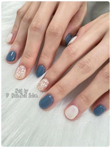 D.Rush Nail Salon - ❤️ 基本施作項目：
單色 $880 (包含基本前置保養)❤️
➻ 跳一色 (最多3色) $50
➻ 設計款式 (來圖報價) $1300起
➻ 他家卸甲續作 需要另收 $300