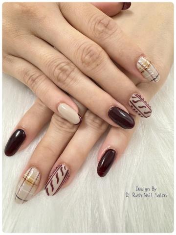 D.Rush Nail Salon - ❤️ 基本施作項目：
單色 $880 (包含基本前置保養)❤️
➻ 跳一色 (最多3色) $50
➻ 設計款式 (來圖報價) $1300起
➻ 他家卸甲續作 需要另收 $300