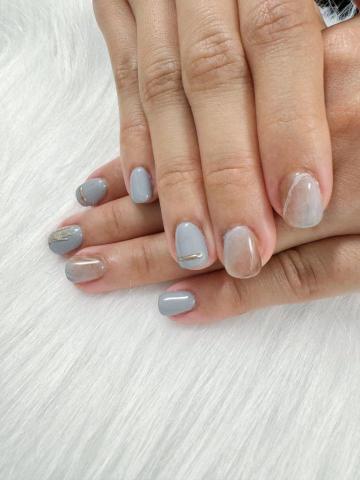 D.Rush Nail Salon - ❤️ 基本施作項目：
單色 $880 (包含基本前置保養)❤️
➻ 跳一色 (最多3色) $50
➻ 設計款式 (來圖報價) $1300起
➻ 他家卸甲續作 需要另收 $300