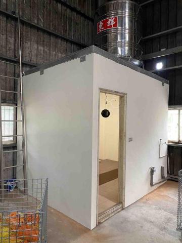 成嘉鐵工 - 廁所翻新 重新油漆 白鐵爬梯 平台水塔 地板架高 貼磚 衛浴