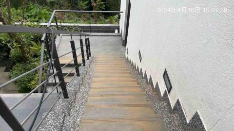 林育賢 - 樓梯清洗前