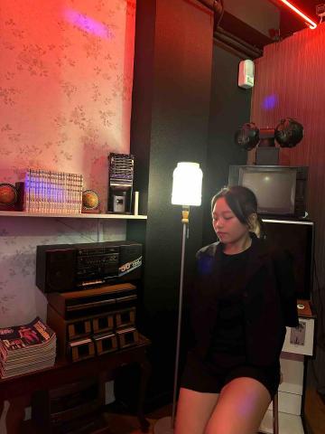 提供壁貼之家服務的專家Yu