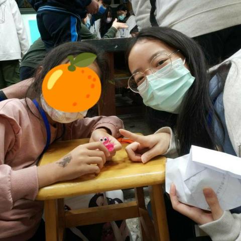 林筠柔 - 大三參與國小志願服務營隊