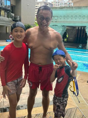 水上安全救生游泳移動教練 施紹雄 麥克叔叔 - 學生 水上安全救生游泳移動教練 施紹雄 麥克叔叔 - 學生