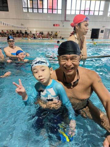 水上安全救生游泳移動教練 施紹雄 麥克叔叔 - 學生 水上安全救生游泳移動教練 施紹雄 麥克叔叔 - 學生