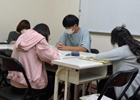 黃志中 - 曾經在補習班擔任輔導老師 教導年級為國二