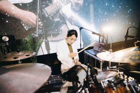 芮芮 - 樂團演出造型