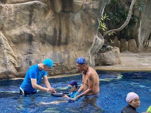 水上安全救生游泳移動教練 施紹雄 麥克叔叔 - 學生 水上安全救生游泳移動教練 施紹雄 麥克叔叔 - 學生