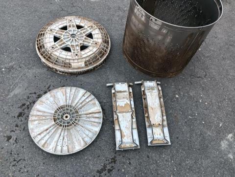 亮晶淨 專業洗衣機清洗 - 清洗前 水垢 棉絮 都卡在 縫隙內