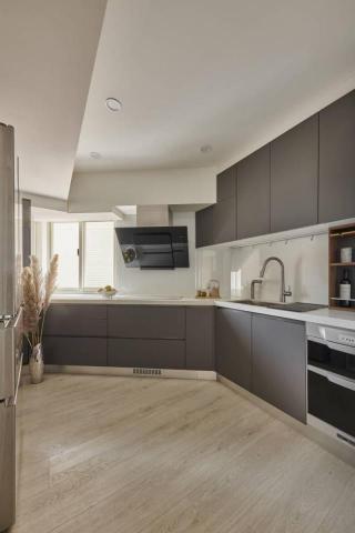 匠心裝修工程 - 利用屋子畸零角規劃廚房，讓廚房收納做到最大化，利用每一處畸零角空間