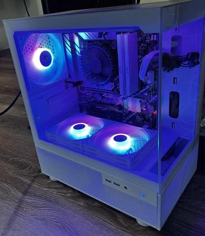 Ian 電腦工作室 - 高階文書機
RGB燈可自行開關 Ian 電腦工作室 - 高階文書機
RGB燈可自行開關