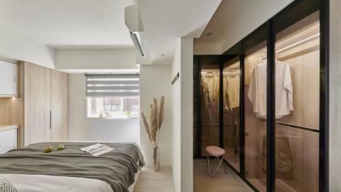 匠心裝修工程 - 主臥格局改變，新增出一間美式更衣室，利用窗外採光讓臥室明亮整潔