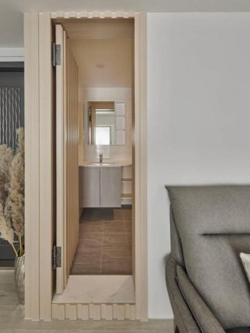 匠心裝修工程 - 廁所利用隱藏門隱藏，廁所重新規劃後乾淨俐落